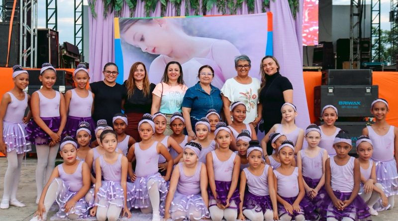 APESENTAÇÃO DO BALÉ, SAPATILHAS BRILHANTES EM PRAÇA PUBLICA TARDE ALEGRE COM MUITAS BRINCADEIRAS NAS FESTIVIDADES DOS FESTEJOS DA NOSSA PADROEIRA SANTA CRUZ.10/09/2025.