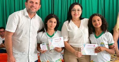 GERLANE CABRAL CELEBRA DESEMPENHO DE ESTUDANTES PREMIADOS NA OBMEP MIRIM