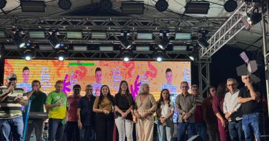Banda Malla 100 Alça anima noite de festa e Prefeitura premia campeões de torneios durante festejos da Embiratanha