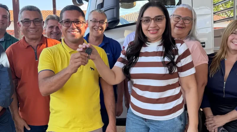 Prefeitura de São Gonçalo do Piauí recebe novo caminhão-caçamba para reforçar serviços no município
